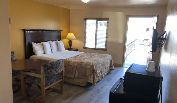 Blue Seal Inn - Queen Room