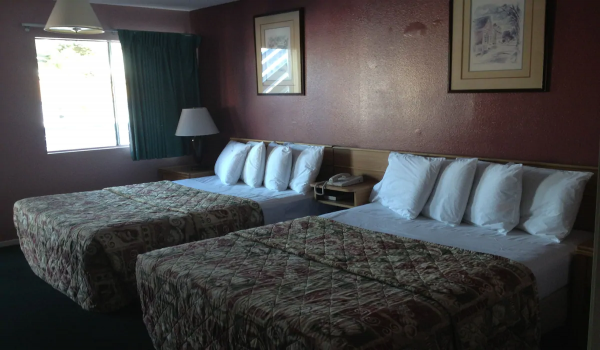 Blue Seal Inn - Two Double Beds